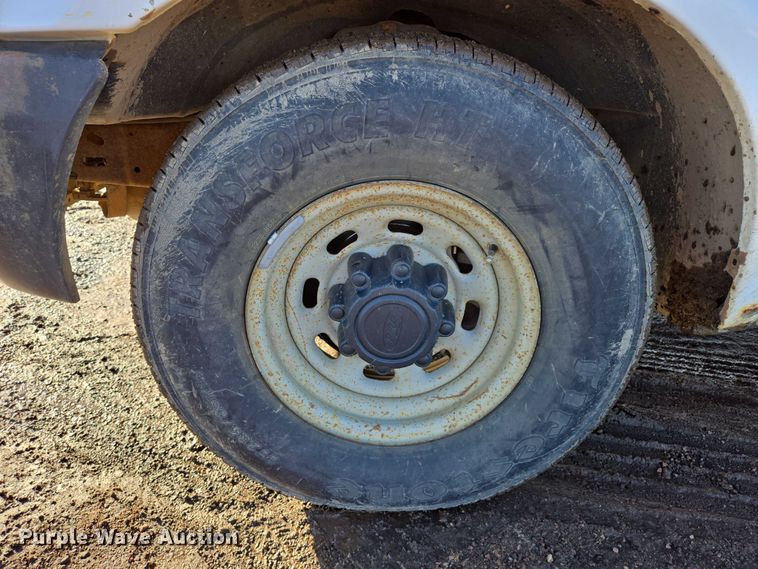 image for item ES2636 1999 Ford F250 flatbed pickup truck