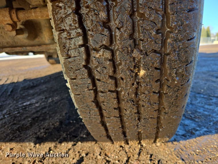 image for item ES2636 1999 Ford F250 flatbed pickup truck