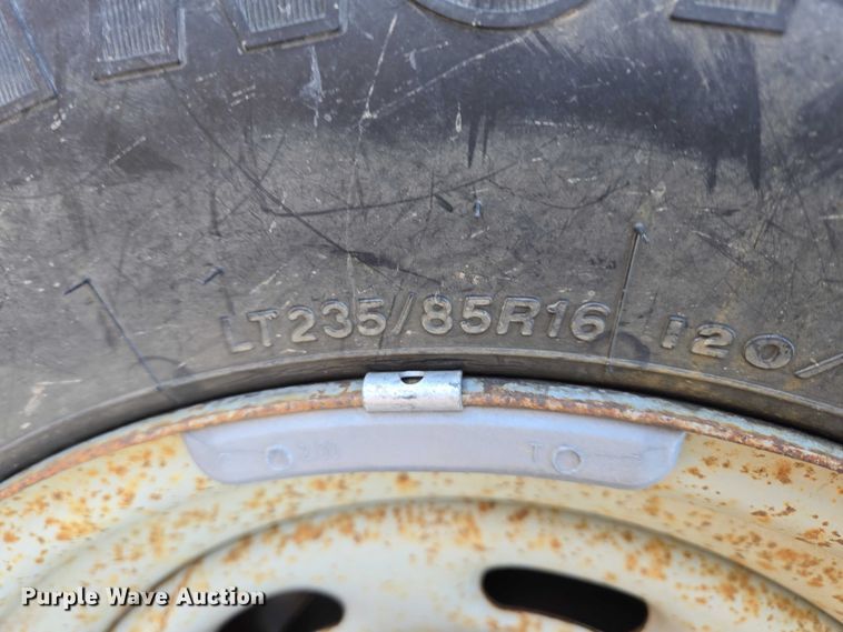 image for item ES2636 1999 Ford F250 flatbed pickup truck