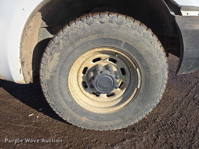 image for item ES2636 1999 Ford F250 flatbed pickup truck