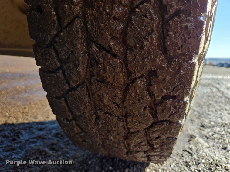 image for item ES2636 1999 Ford F250 flatbed pickup truck