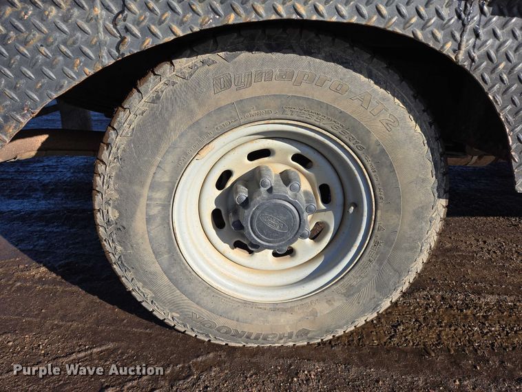 image for item ES2636 1999 Ford F250 flatbed pickup truck