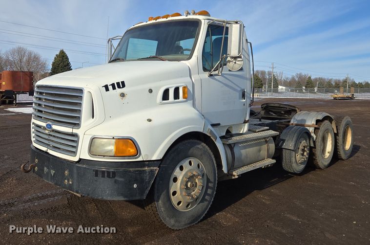 image for item ES2637 1996 Ford AT9513 semi truck