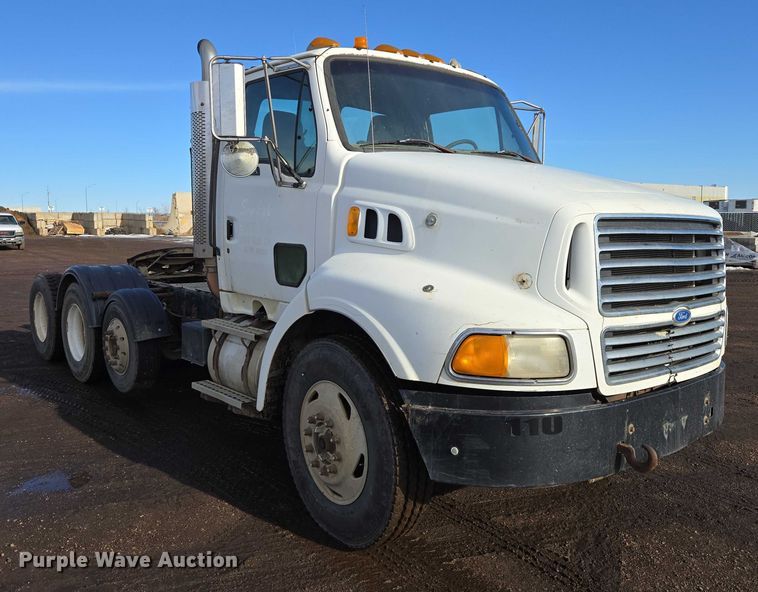 image for item ES2637 1996 Ford AT9513 semi truck