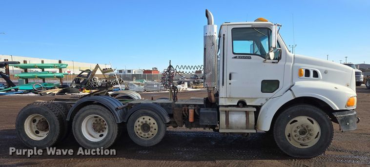 image for item ES2637 1996 Ford AT9513 semi truck