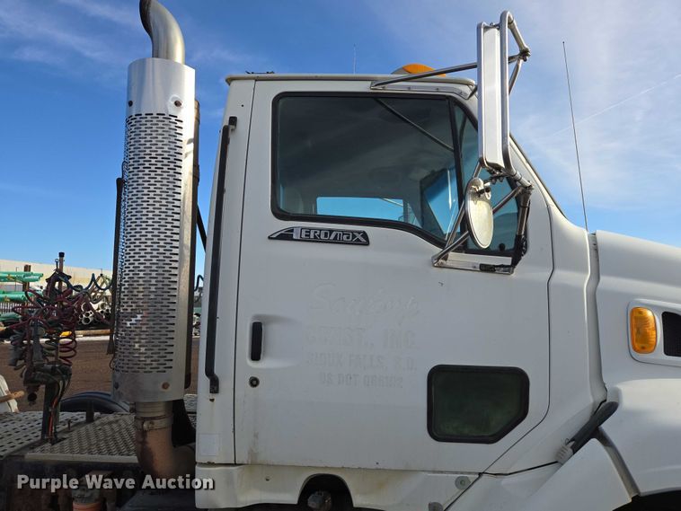 image for item ES2637 1996 Ford AT9513 semi truck