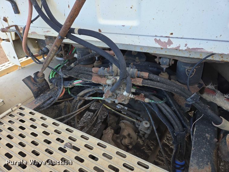 image for item ES2637 1996 Ford AT9513 semi truck