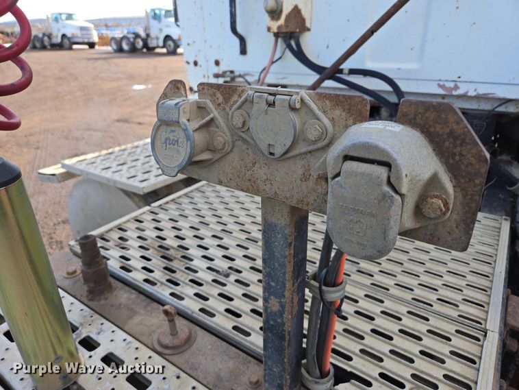 image for item ES2637 1996 Ford AT9513 semi truck