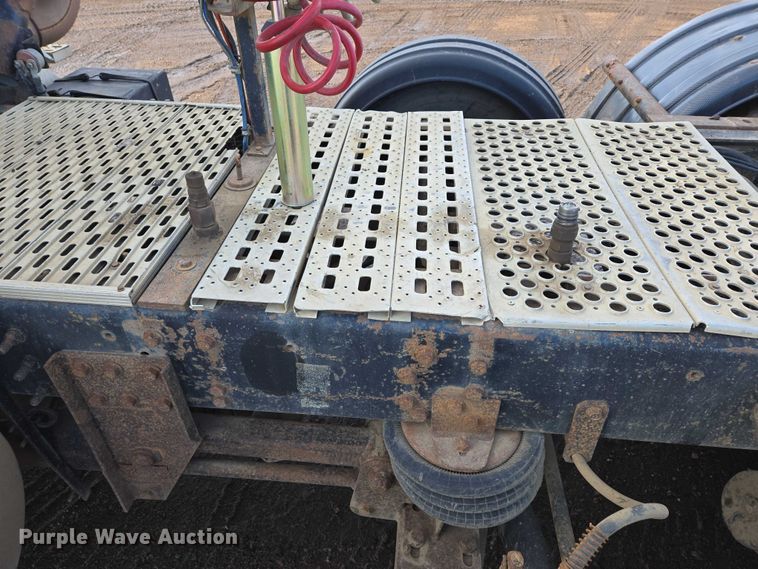 image for item ES2637 1996 Ford AT9513 semi truck