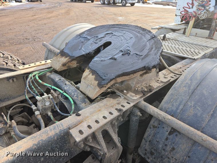 image for item ES2637 1996 Ford AT9513 semi truck