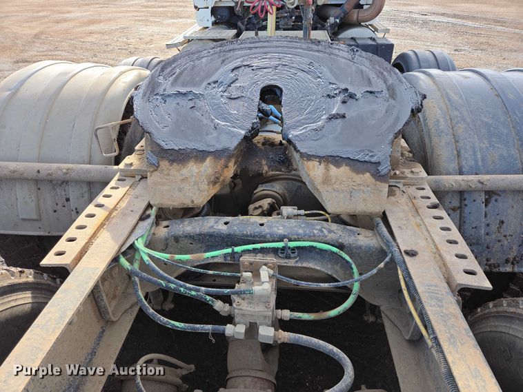 image for item ES2637 1996 Ford AT9513 semi truck