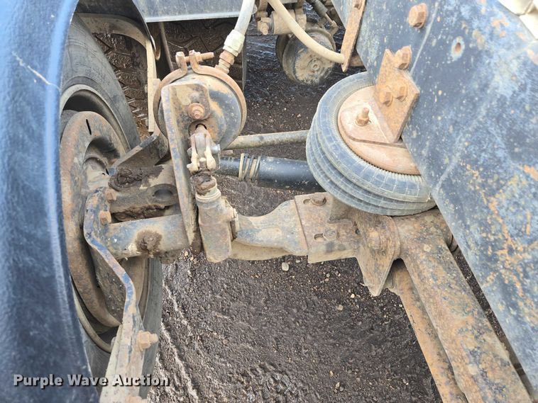 image for item ES2637 1996 Ford AT9513 semi truck