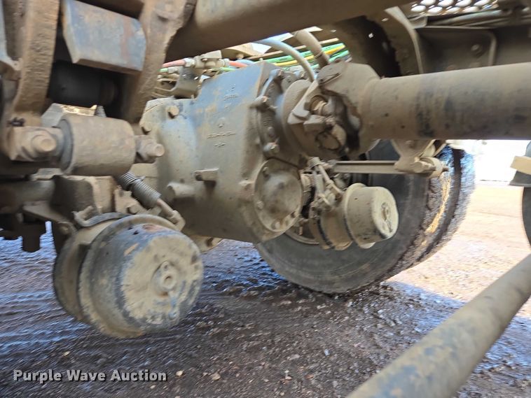 image for item ES2637 1996 Ford AT9513 semi truck