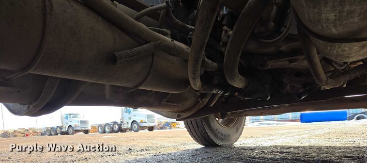 image for item ES2637 1996 Ford AT9513 semi truck