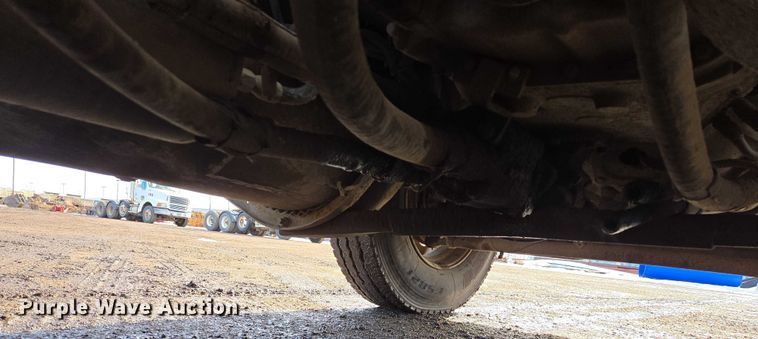 image for item ES2637 1996 Ford AT9513 semi truck