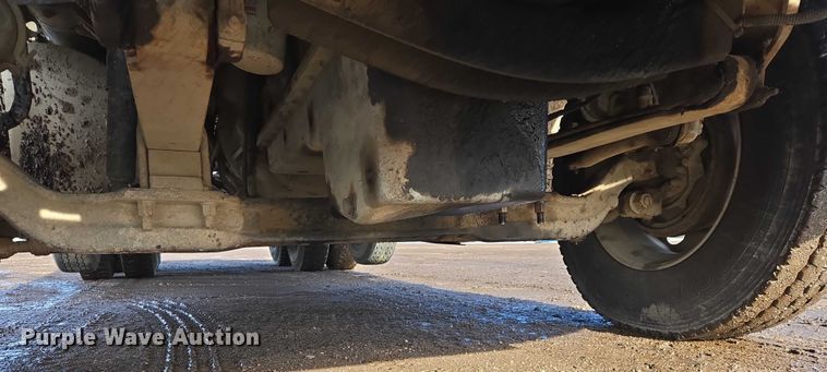 image for item ES2637 1996 Ford AT9513 semi truck