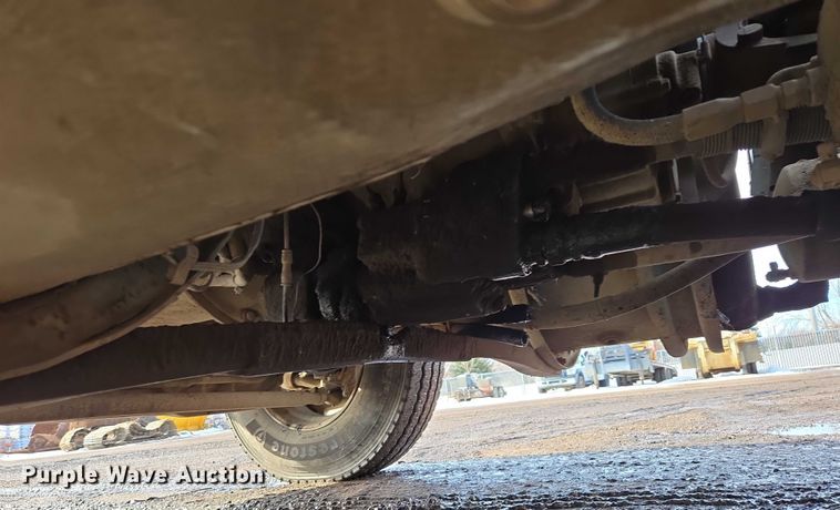 image for item ES2637 1996 Ford AT9513 semi truck