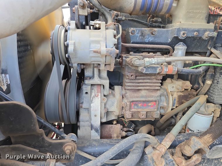 image for item ES2637 1996 Ford AT9513 semi truck