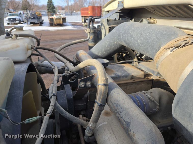 image for item ES2637 1996 Ford AT9513 semi truck