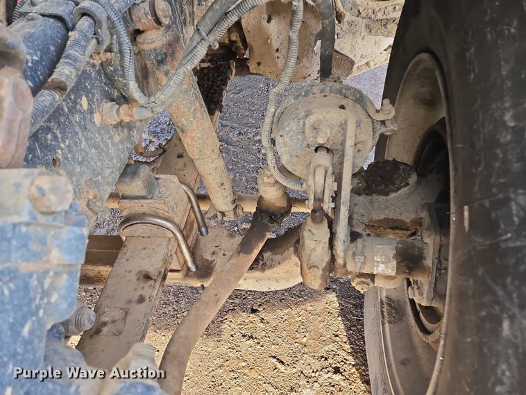 image for item ES2637 1996 Ford AT9513 semi truck