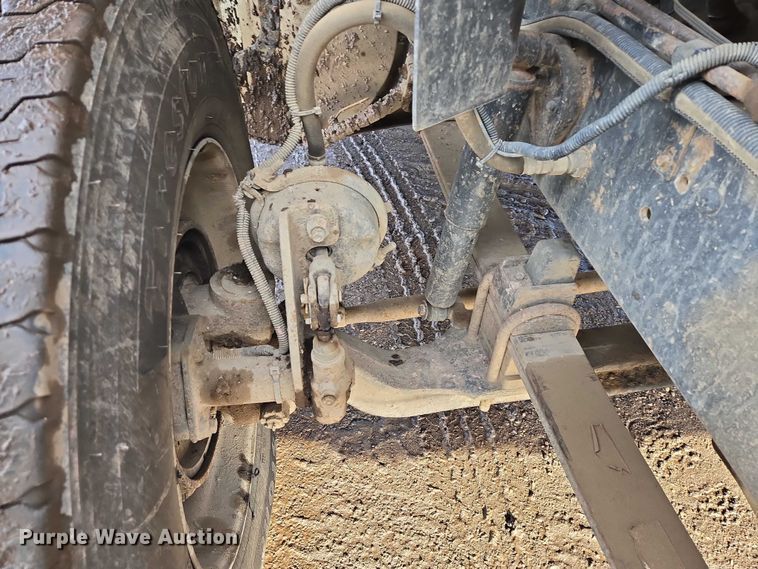 image for item ES2637 1996 Ford AT9513 semi truck