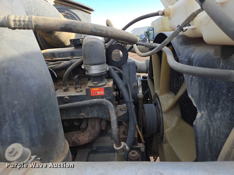 image for item ES2637 1996 Ford AT9513 semi truck