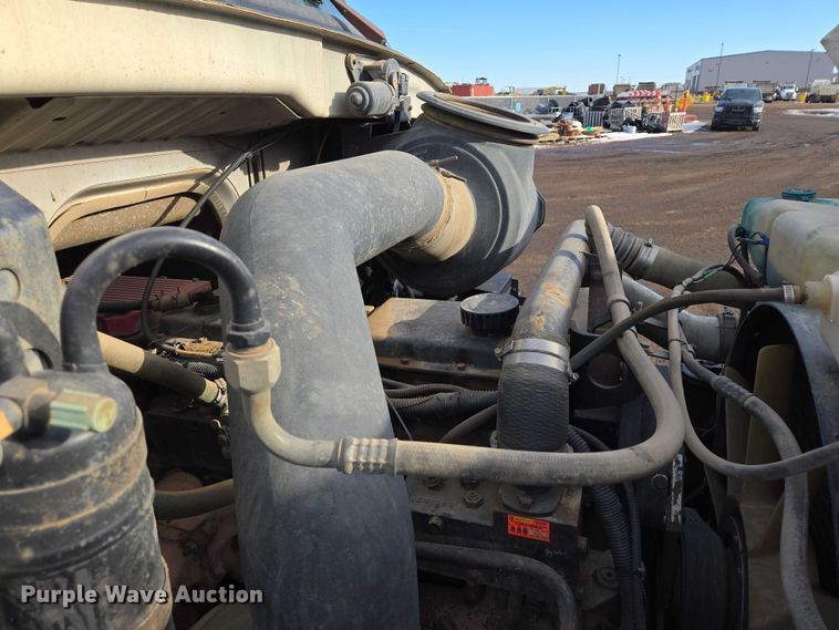 image for item ES2637 1996 Ford AT9513 semi truck