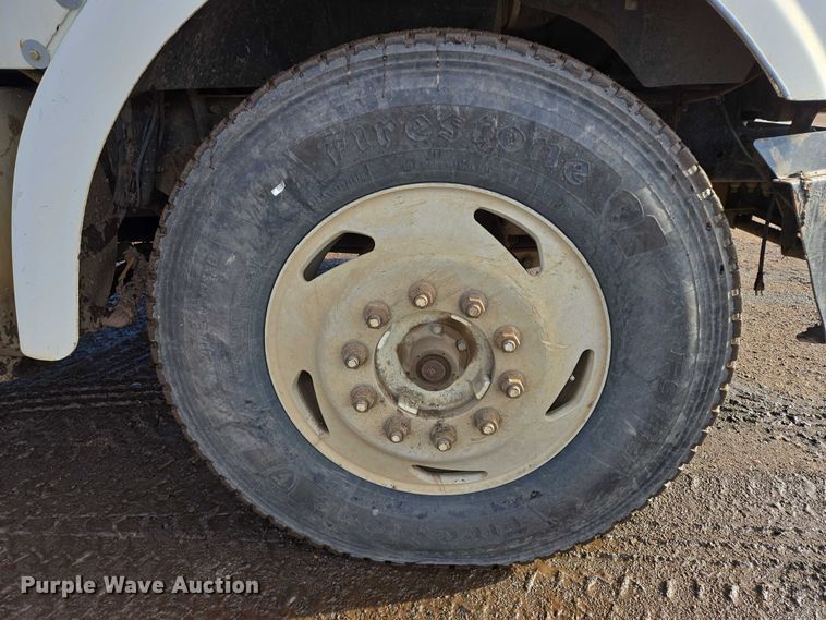 image for item ES2637 1996 Ford AT9513 semi truck