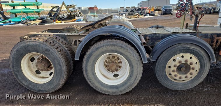 image for item ES2637 1996 Ford AT9513 semi truck