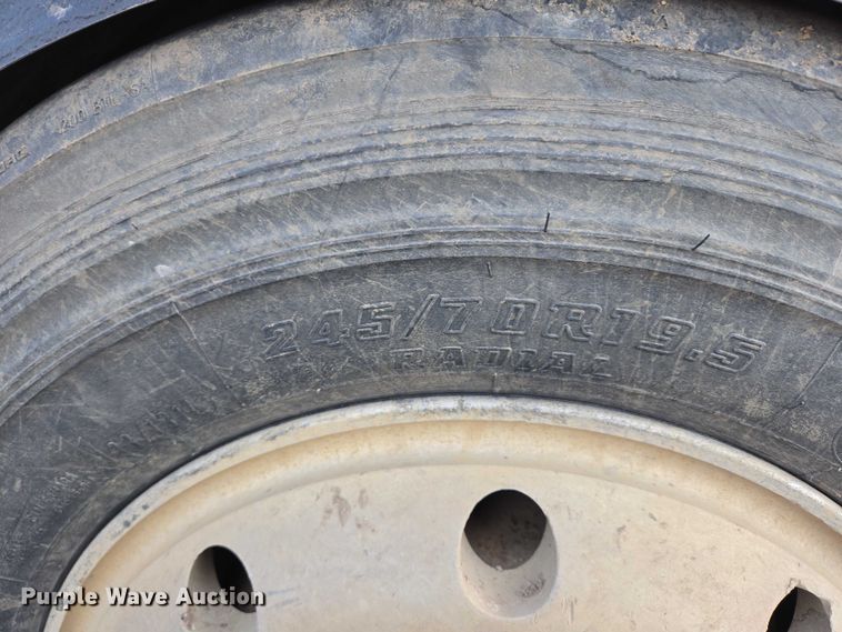 image for item ES2637 1996 Ford AT9513 semi truck