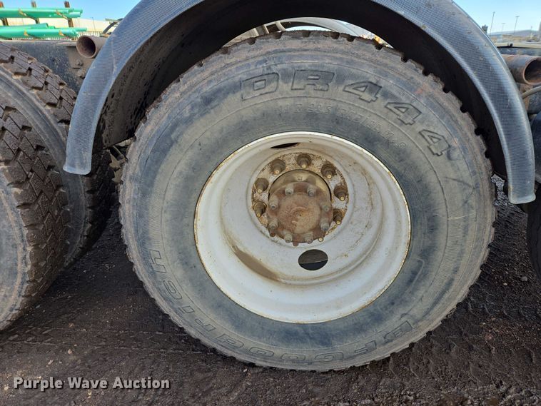 image for item ES2637 1996 Ford AT9513 semi truck