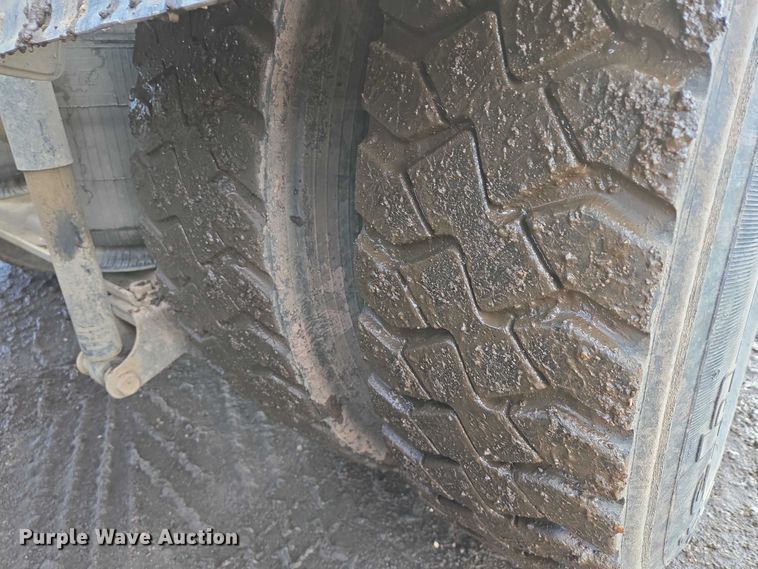 image for item ES2637 1996 Ford AT9513 semi truck