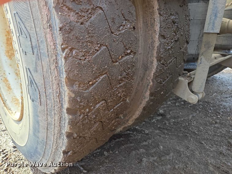 image for item ES2637 1996 Ford AT9513 semi truck