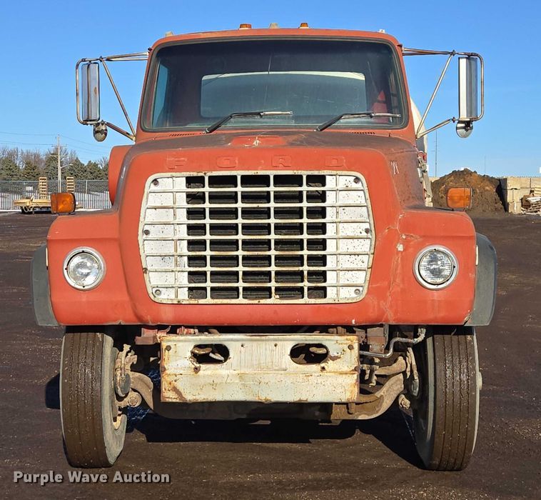 image for item ES2638 1978 Ford LT8000 tank truck