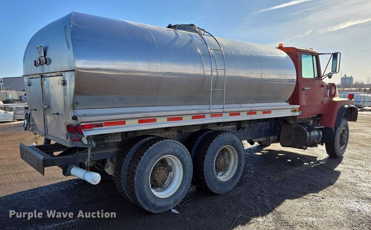 image for item ES2638 1978 Ford LT8000 tank truck