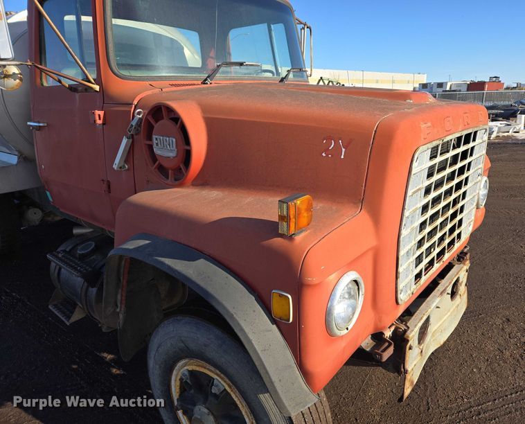 image for item ES2638 1978 Ford LT8000 tank truck