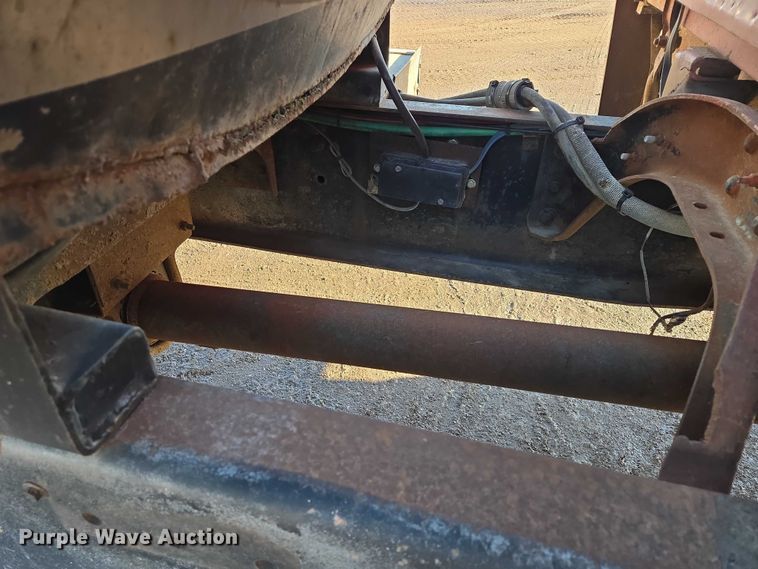 image for item ES2638 1978 Ford LT8000 tank truck