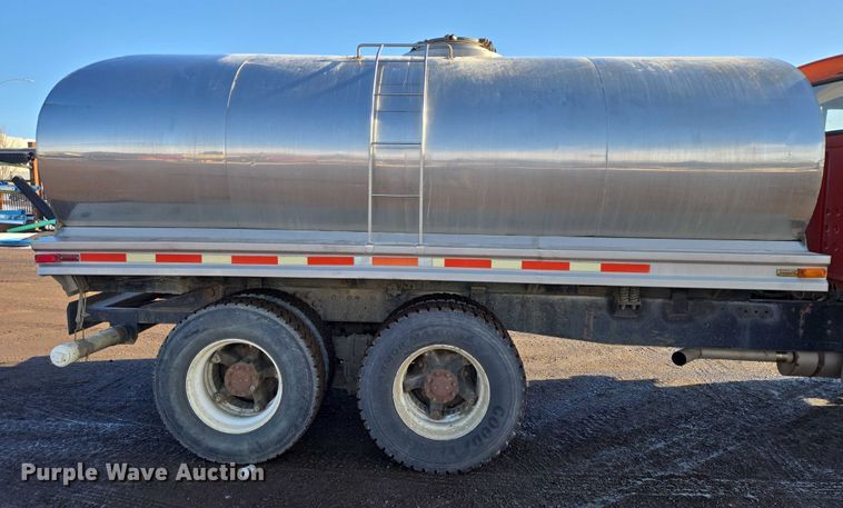 image for item ES2638 1978 Ford LT8000 tank truck