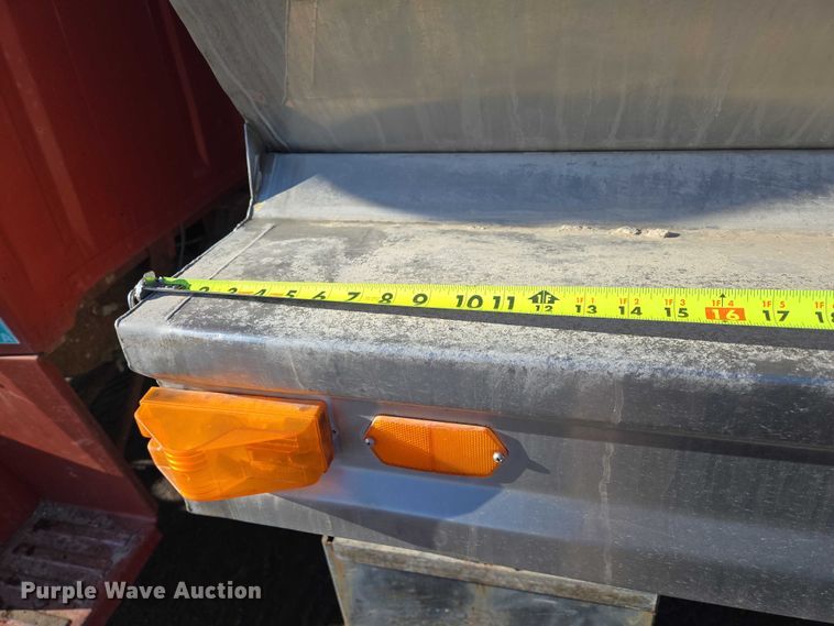 image for item ES2638 1978 Ford LT8000 tank truck