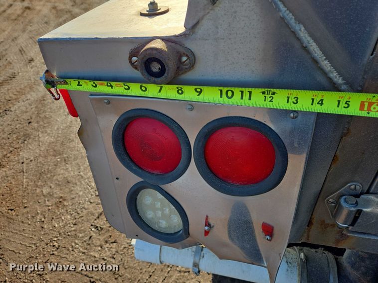 image for item ES2638 1978 Ford LT8000 tank truck