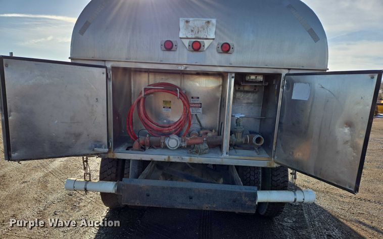 image for item ES2638 1978 Ford LT8000 tank truck