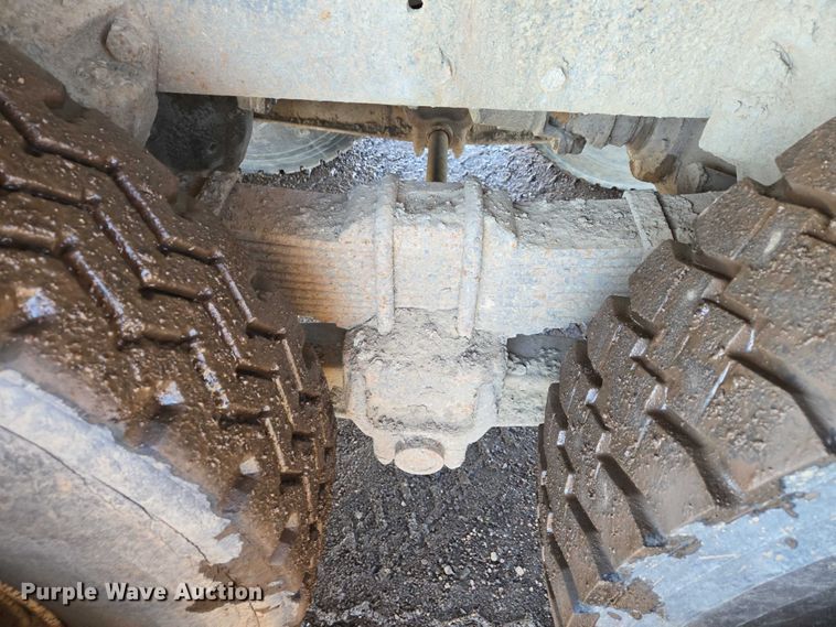 image for item ES2638 1978 Ford LT8000 tank truck