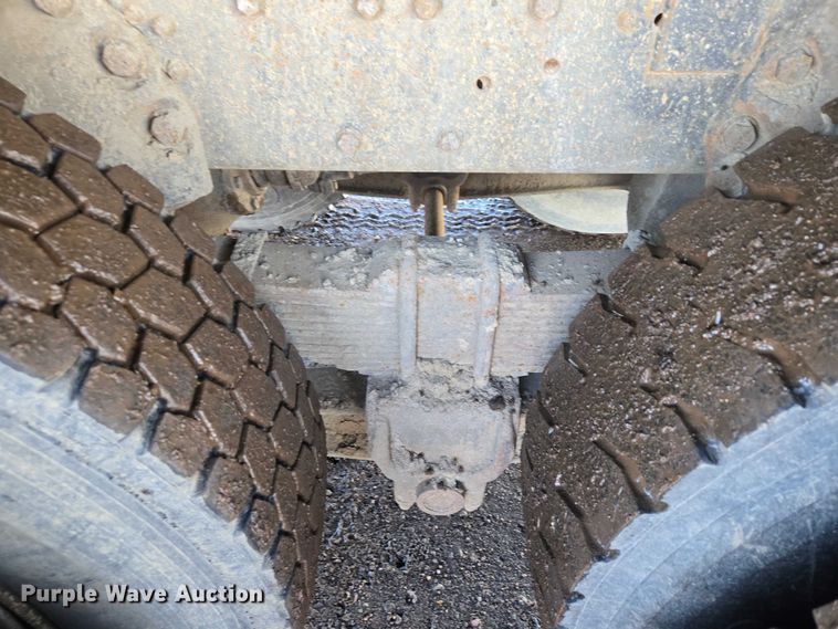 image for item ES2638 1978 Ford LT8000 tank truck