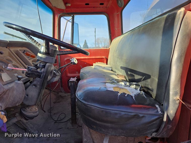 image for item ES2638 1978 Ford LT8000 tank truck