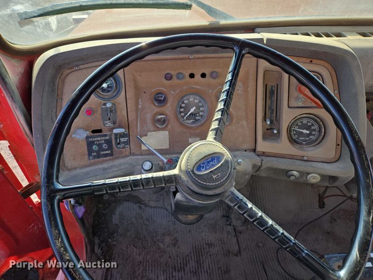 image for item ES2638 1978 Ford LT8000 tank truck