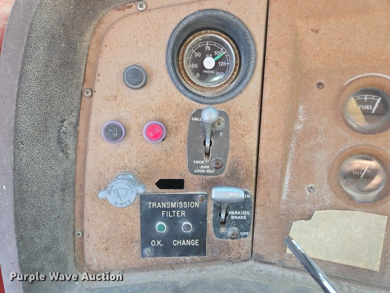 image for item ES2638 1978 Ford LT8000 tank truck