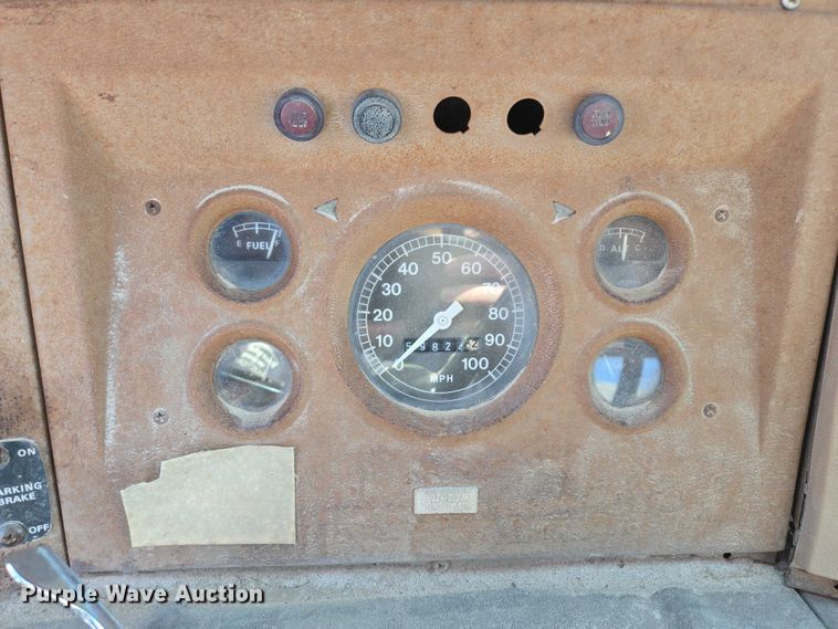 image for item ES2638 1978 Ford LT8000 tank truck