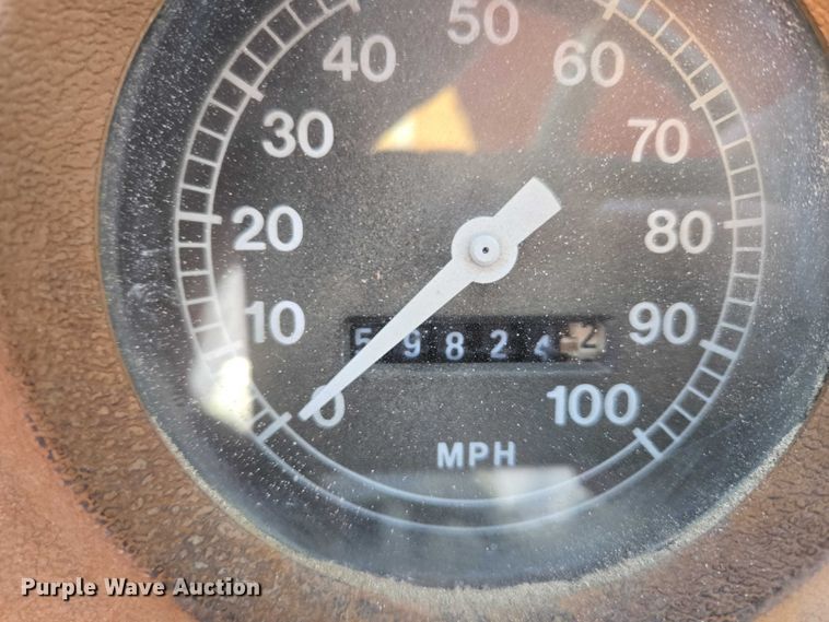 image for item ES2638 1978 Ford LT8000 tank truck