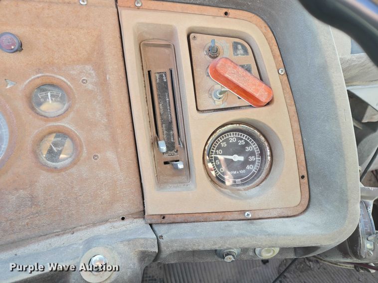 image for item ES2638 1978 Ford LT8000 tank truck