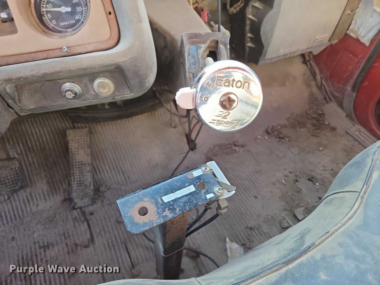 image for item ES2638 1978 Ford LT8000 tank truck